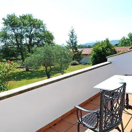 فندق San De إسكالانتي